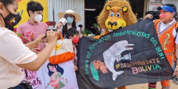 Campaña “Desembólsate Bolivia” regala un centenar de bolsas ecológicas en Trinidad
