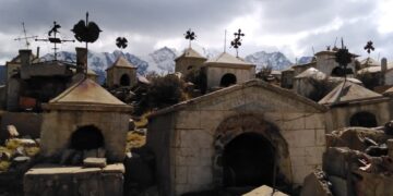 Cementerio de Milluni: patrimonio turístico, montañas e historia