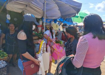 Campaña “Desembólsate Cobija” regaló más de un centenar de bolsas de tela