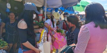 Campaña “Desembólsate Cobija” regaló más de un centenar de bolsas de tela