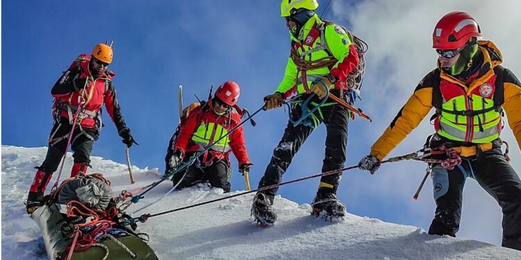 SAB: Titánico rescate en el Illimani del cuerpo de turista norteamericano