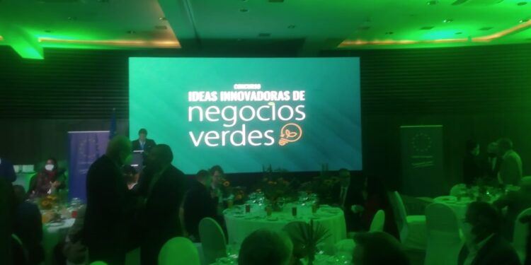 Premian a ganadores de emprendimientos ecológicos