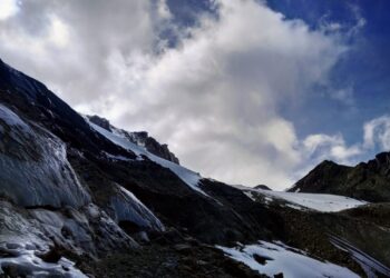Charquini: historias de un glaciar en sus últimos estertores