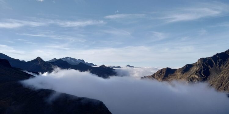 Año nuevo andino amazónico con siete horas de un trek de ascenso