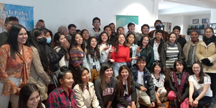 Colectivos juveniles evalúan situación ambiental de la ciudad de La Paz