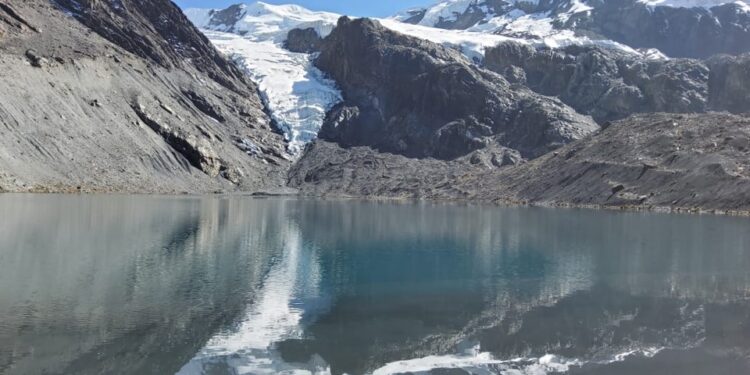 Apolobamba permanece alerta ante cualquier ruptura de lagunas glaciares
