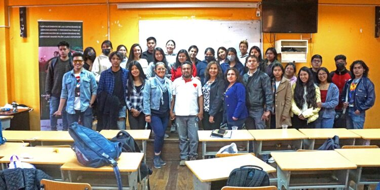 Estudiantes de comunicación de la UMSA se capacitan en periodismo ambiental