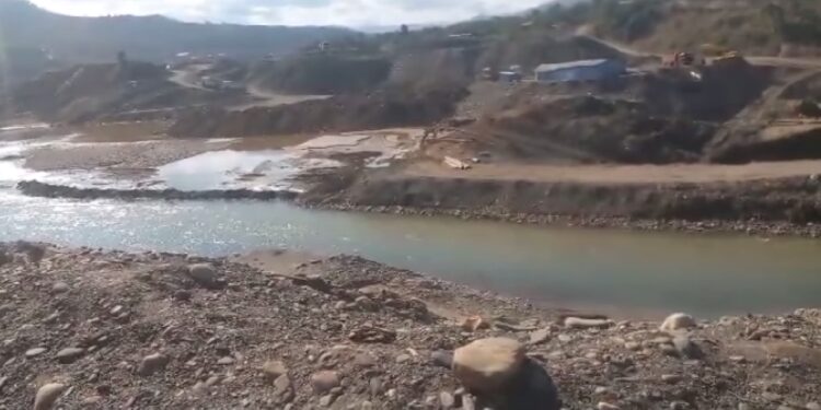 Río Merke: un afluente de Mapiri tomado por mineros ilegales con apoyo de la OTB y cívicos