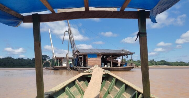 Las operaciones ilegales en río Madre de Dios. Foto: AJAM
