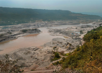 Denuncian consolidación de entrega de ríos y áreas protegidas a sector aurífero