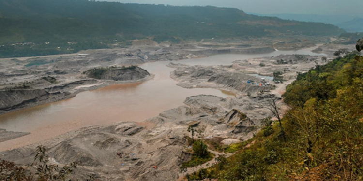 Denuncian consolidación de entrega de ríos y áreas protegidas a sector aurífero