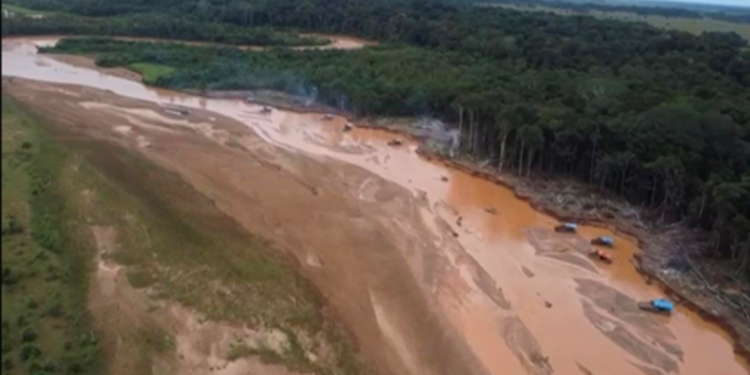 Comunarios denuncian devastación por minería aurífera en Río Tequeje