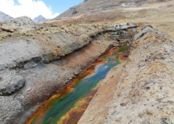 26 empresas contaminan Viacha: comunarios exigen su salida inmediata