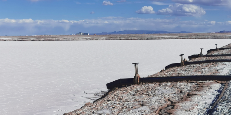 Piscinas de carbonato de litio de YLB. Foto: CEDIB