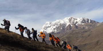 XVI Encuentro Internacional de Montañistas: La aventura continúa en laguna glaciar Arkhata