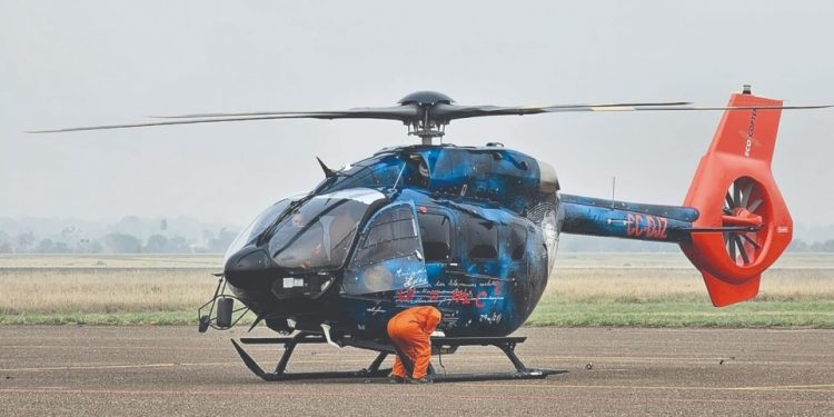 Francia pone a disposición helicóptero para sofocar los incendios forestales