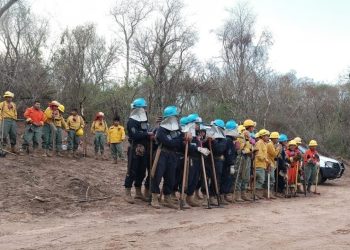 Brigadistas resisten en Ñembi Guasu: sofocan el fuego mientras piden solidaridad pese al anuncio oficial de extinción