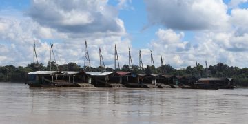 Mineria del oro en el río Madre de Dios