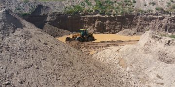 Denuncian ante la AJAM minería ilegal en tierras productivas de quinua en Oruro