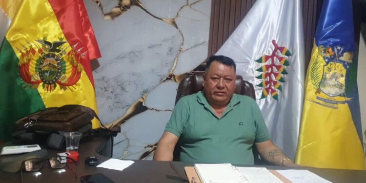 Alcalde de Teoponte con una fortuna de Bs 46,7 millones exige a la AJAM: pedir permiso para ingresar al municipio