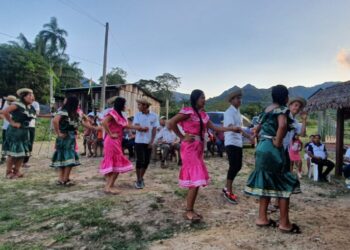 Pueblo Tacana bailando una danza típica. Foto. J. Mercado