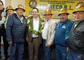 Fiscal General, Roger Mariaca junto a la dirigencia de Ferreco