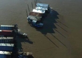 Minería aurífera en el río Madre de Dios